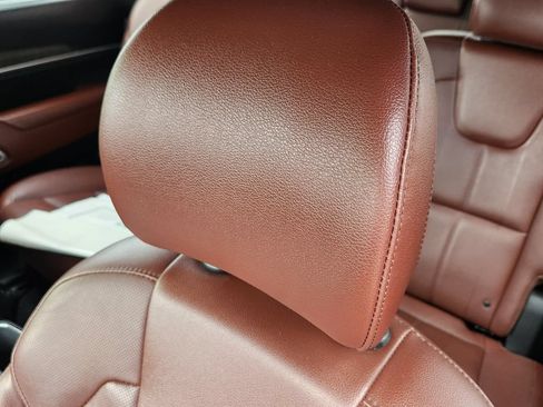 Certified 2023 Kia Telluride EX w/ EX Captain's Chair Package FWD image 14