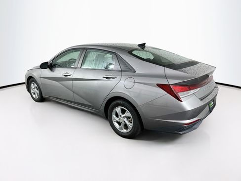 Used 2021 Hyundai Elantra SE FWD image 5