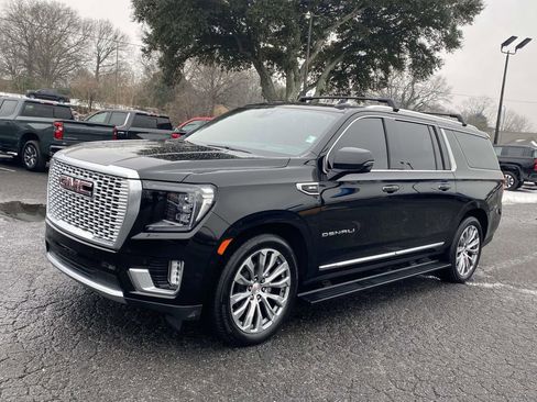 Used 2021 GMC Yukon XL Denali w/ Denali Ultimate Package AWD/4WD image 3
