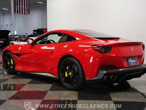 Used 2020 Ferrari Portofino RWD image 10
