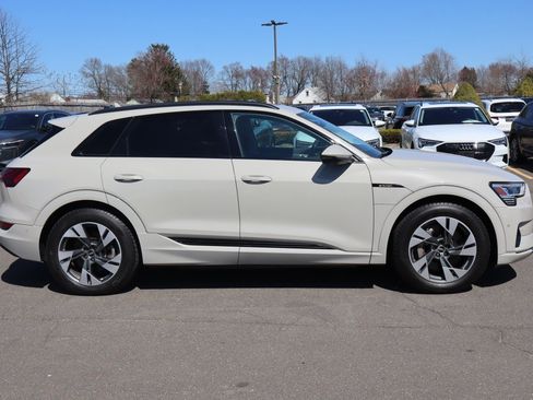 Used 2021 Audi e-tron Premium w/ Convenience Plus Package AWD/4WD image 4