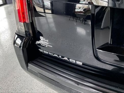 Used 2016 Cadillac Escalade Premium AWD/4WD image 25