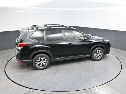 Used 2023 Subaru Forester Premium AWD/4WD image 31