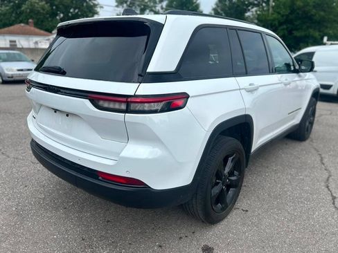 Used 2023 Jeep Grand Cherokee Altitude AWD/4WD image 5