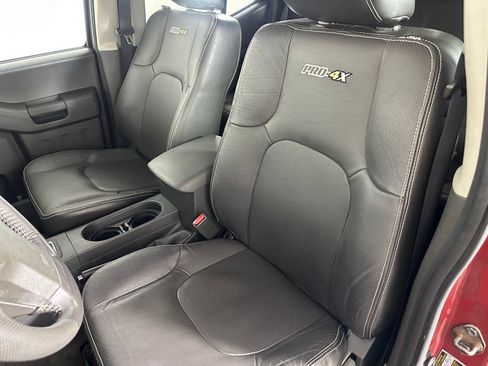 Used 2015 Nissan Xterra PRO-4X w/ Pro-4x Leather Package AWD/4WD image 19