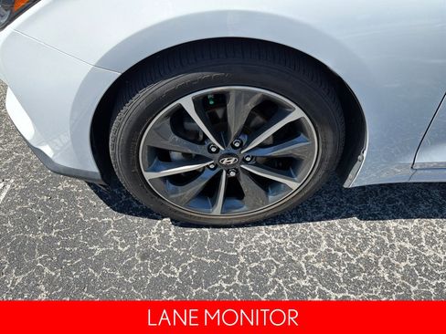 Used 2020 Hyundai Veloster 2.0 Premium image 11