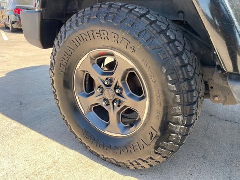 Used 2014 Jeep Wrangler Unlimited Sahara w/ Max Tow Package image 20