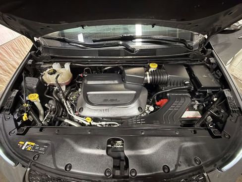 Used 2023 Chrysler Pacifica Limited FWD image 28