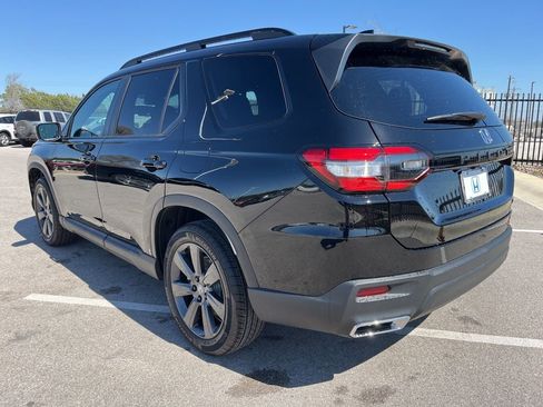 Certified 2025 Honda Pilot Sport image 6