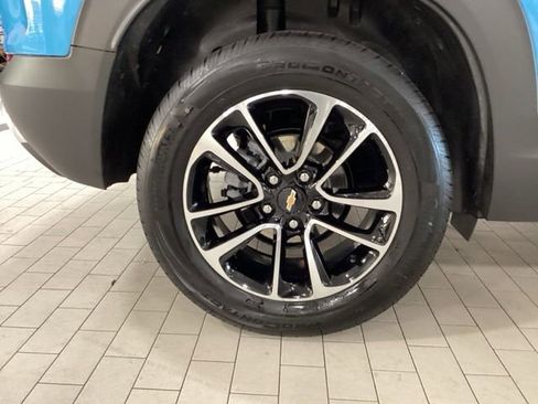 Used 2025 Chevrolet TrailBlazer LT w/ LT Cold Weather Package AWD/4WD image 24