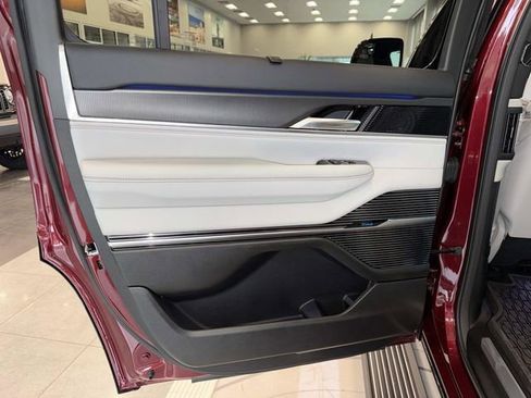 New 2026 Jeep Grand Wagoneer Summit w/ Premium Group III AWD/4WD image 9