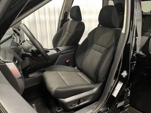 Used 2025 Nissan Rogue SV FWD image 33