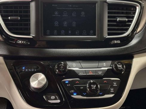 Used 2021 Chrysler Voyager Lxi FWD image 28