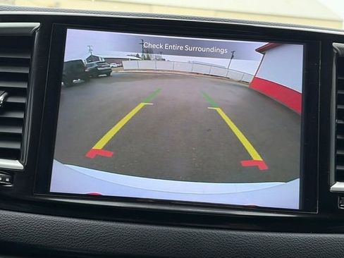 Used 2024 Chrysler Pacifica Touring-L image 42