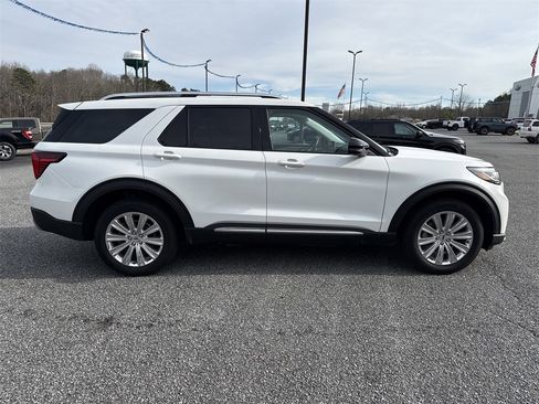 Used 2025 Ford Explorer Platinum w/ LUX Leather Package image 8