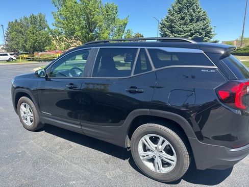 Used 2023 GMC Terrain SLE w/ Driver Convenience Package AWD/4WD image 2