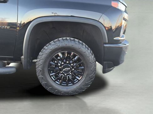 Used 2022 Chevrolet Silverado 2500 LTZ w/ LTZ Plus Package image 9
