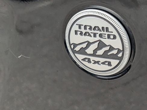 Used 2022 Jeep Wrangler Unlimited Sahara w/ Safety Group image 11