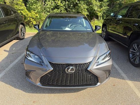 Used 2025 Lexus ES 300h F Sport FWD image 2