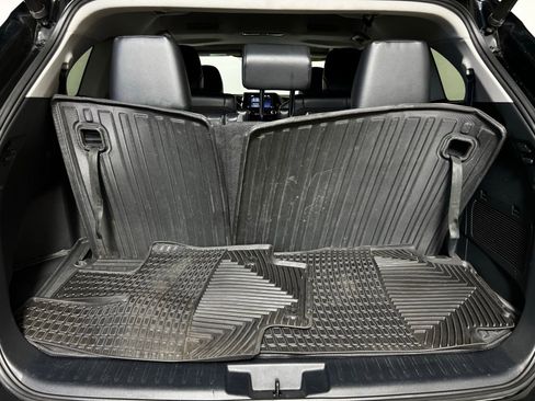 Used 2022 Toyota Highlander XLE FWD image 28