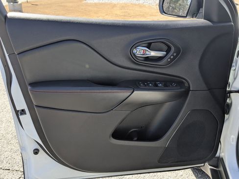 Used 2022 Jeep Cherokee Trailhawk w/ Premium Leather Package image 11