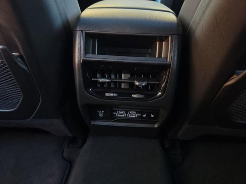 Used 2024 Jeep Grand Cherokee Limited w/ Luxury Tech Group II AWD/4WD image 29