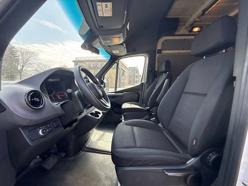 Used 2023 Mercedes-Benz Sprinter 2500 image 15