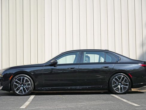 Used 2023 BMW i7 xDrive60 w/ Executive Package 2 AWD/4WD image 9
