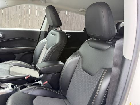 Used 2019 Jeep Compass Latitude w/ Cold Weather Group AWD/4WD image 19