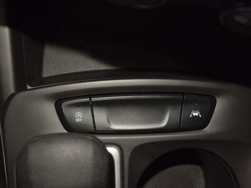 Used 2024 Chevrolet Trax RS FWD image 32