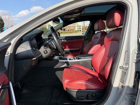 Used 2020 Kia Stinger GT1 image 13