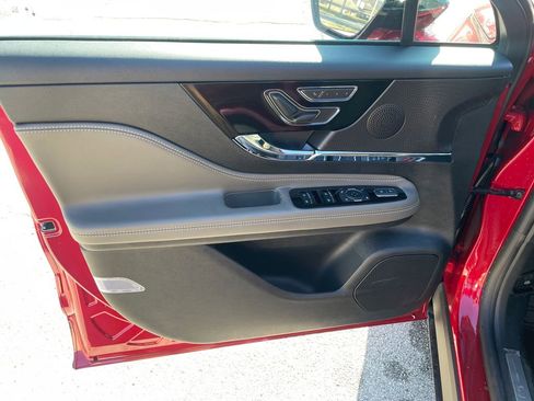 New 2026 Lincoln Corsair Premiere image 16