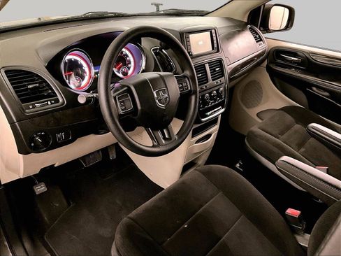 Used 2019 Dodge Grand Caravan SE image 12