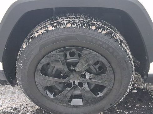 Used 2022 Toyota RAV4 LE image 11