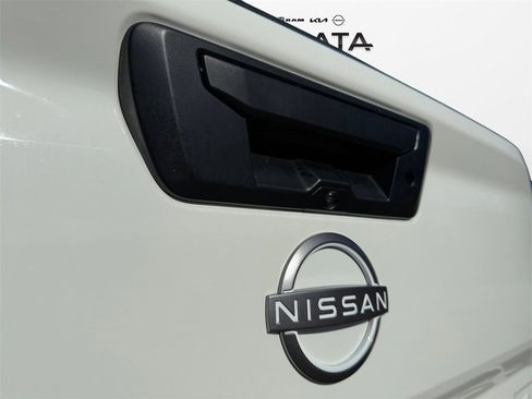 Certified 2024 Nissan Frontier SV image 17