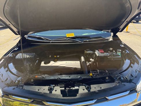 Used 2025 Chevrolet Equinox LT image 32