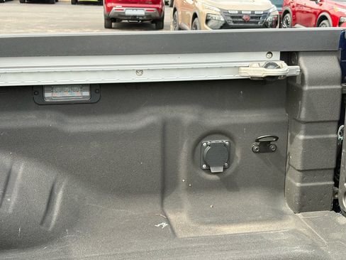Used 2022 Nissan Frontier SV AWD/4WD image 10