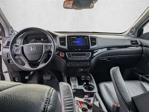 Used 2018 Honda Pilot Touring image 13