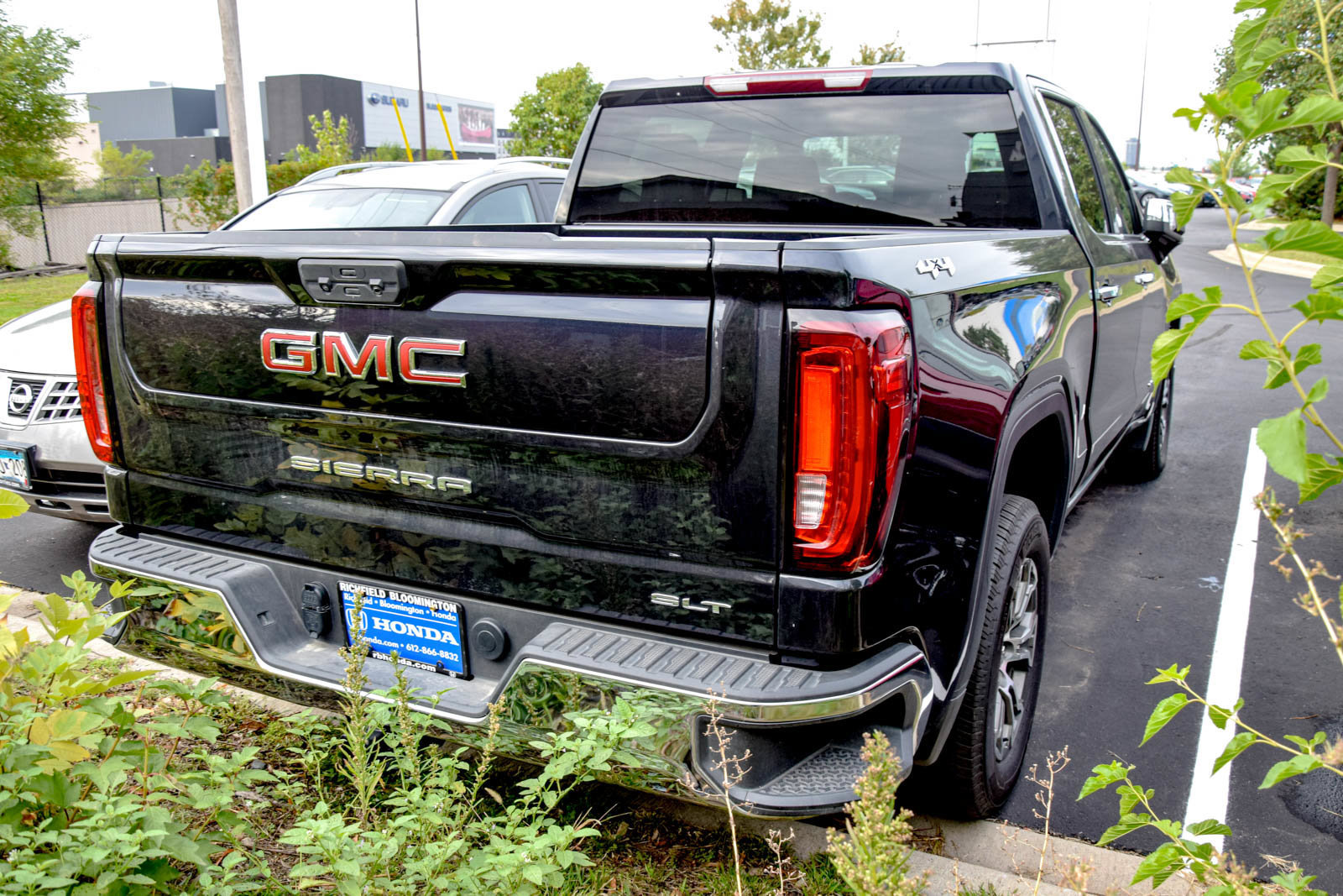 Used 2026 GMC Sierra 1500 SLT AWD/4WD image 4