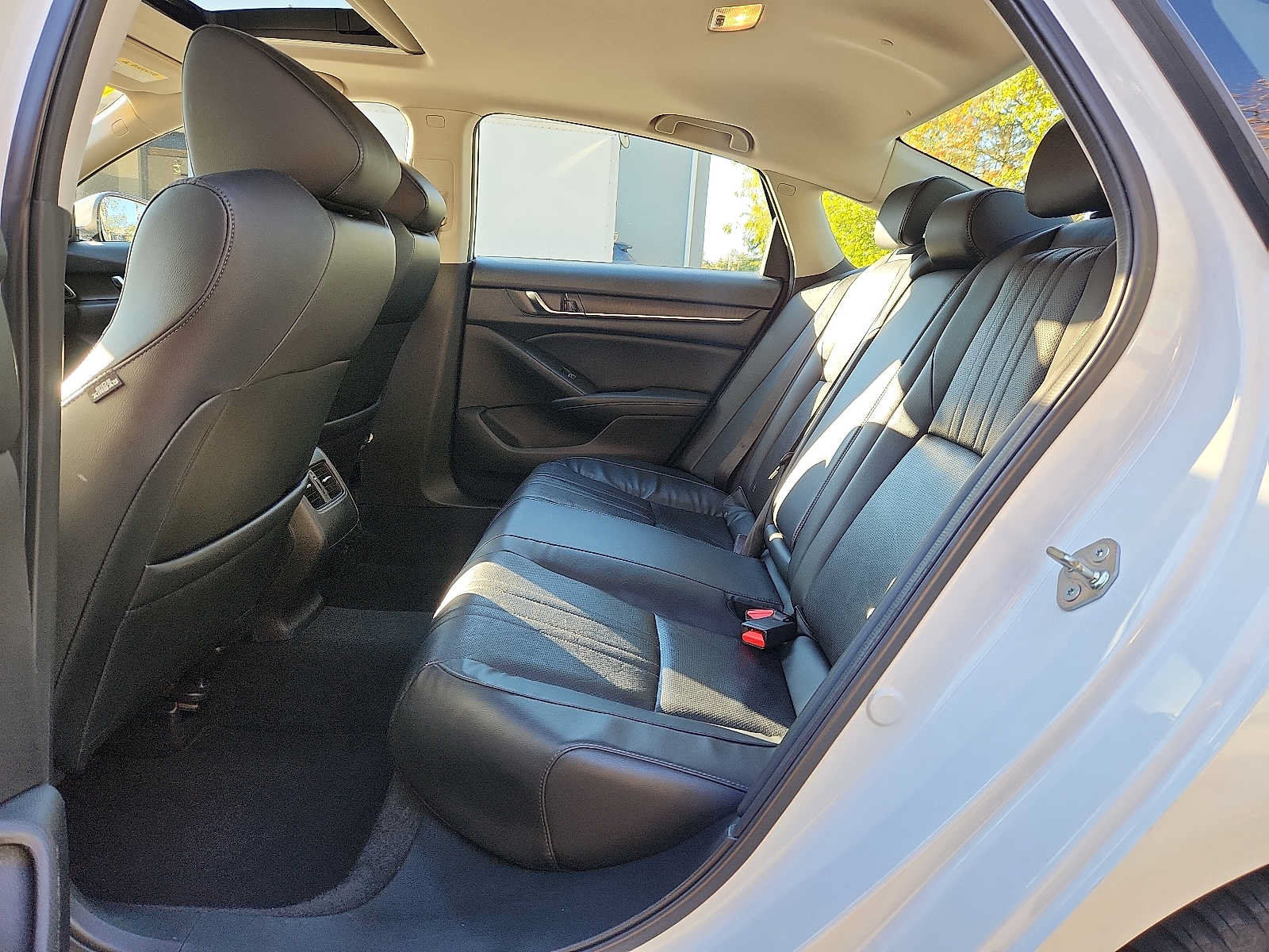 Used 2018 Honda Accord EX-L image 10
