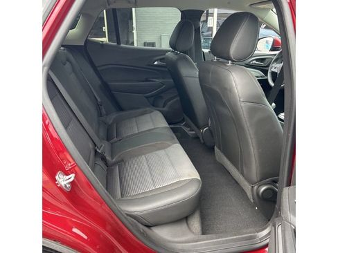 Used 2025 Chevrolet Trax LT FWD image 10
