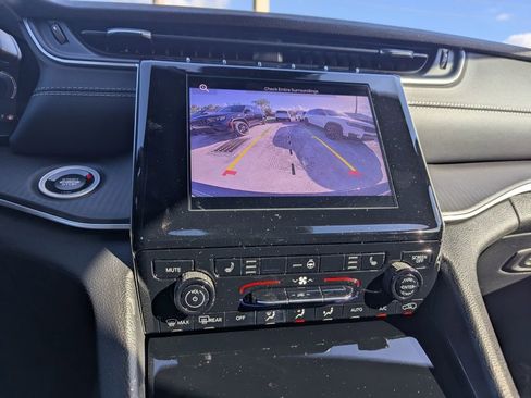 New 2025 Jeep Grand Cherokee Altitude image 21