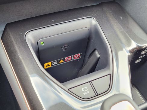 Used 2025 Toyota Crown Signia w/ Advanced Technology Package image 23