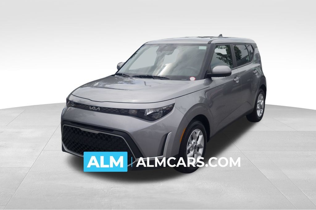 Used 2025 Kia Soul LX FWD image 1