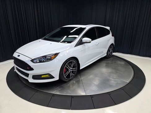 Used 2016 Ford Focus ST w/ Equipment Group 402A FWD image 9