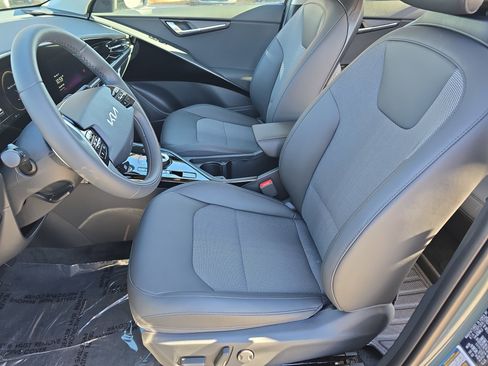 New 2025 Kia Niro Wind image 16