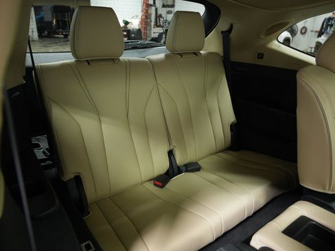 Used 2023 Acura MDX SH-AWD w/ Advance Package image 14