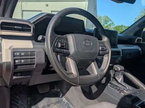 Used 2024 Toyota Tacoma TRD Off-Road image 7