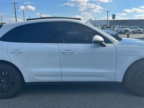 Used 2017 Porsche Macan S image 2