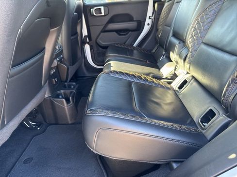 Used 2022 Jeep Gladiator Overland image 14